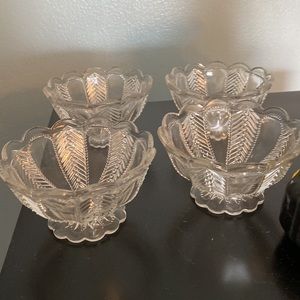 Imperial Feather Pattern Glass Dessert/Berry pedestal bowls total 4 as is